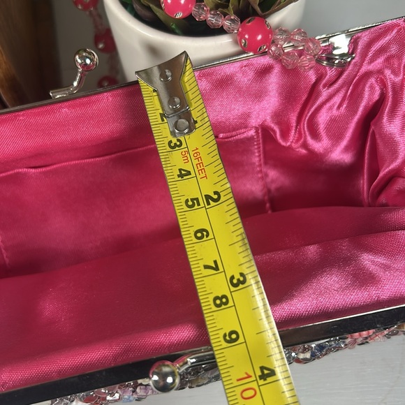 LA VIOLA Pink Clutch Kiss Lock Pink Lined Evening Prom Bag
W/ Strap NWOT - Picture 13 of 16